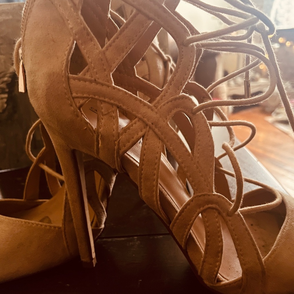 High heels - Picture 3 of 5